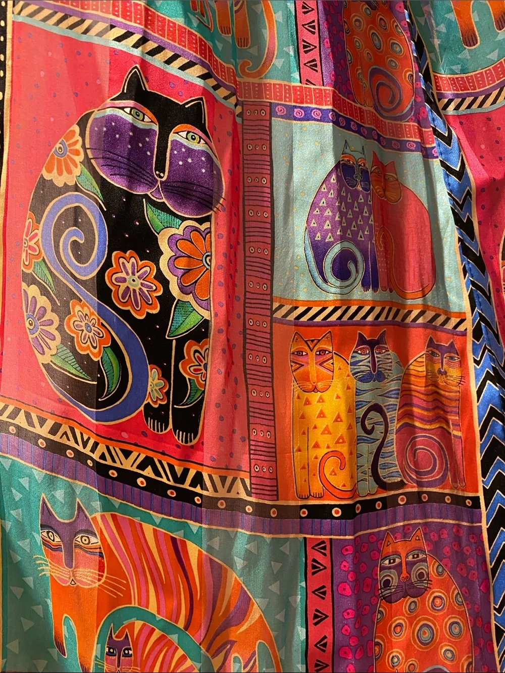 💯 Silk Beautiful Cat Print Fringe Scarf NWOT